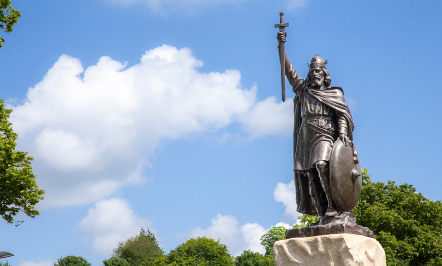 Photograph of a statue of King Alfred in Winchester